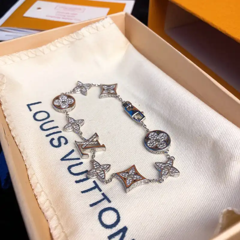 ORNAMENTS Ornament 2108WH0077