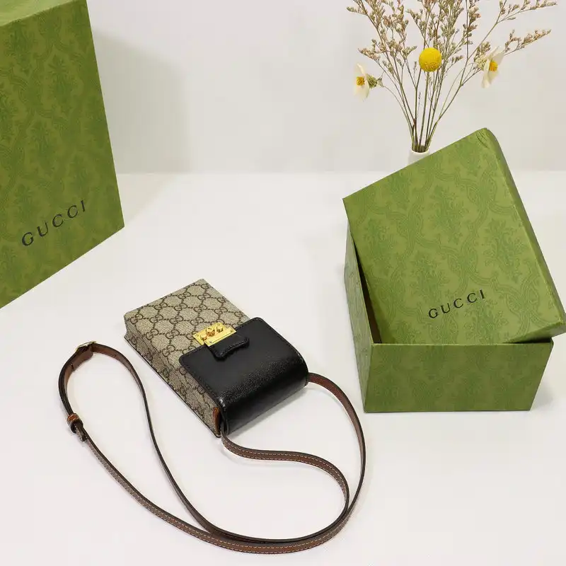 G*u*i bag 2110dj0030