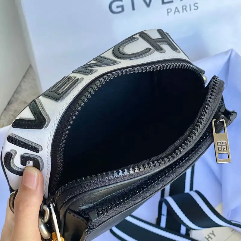Givenchy Bag 2209SW0039