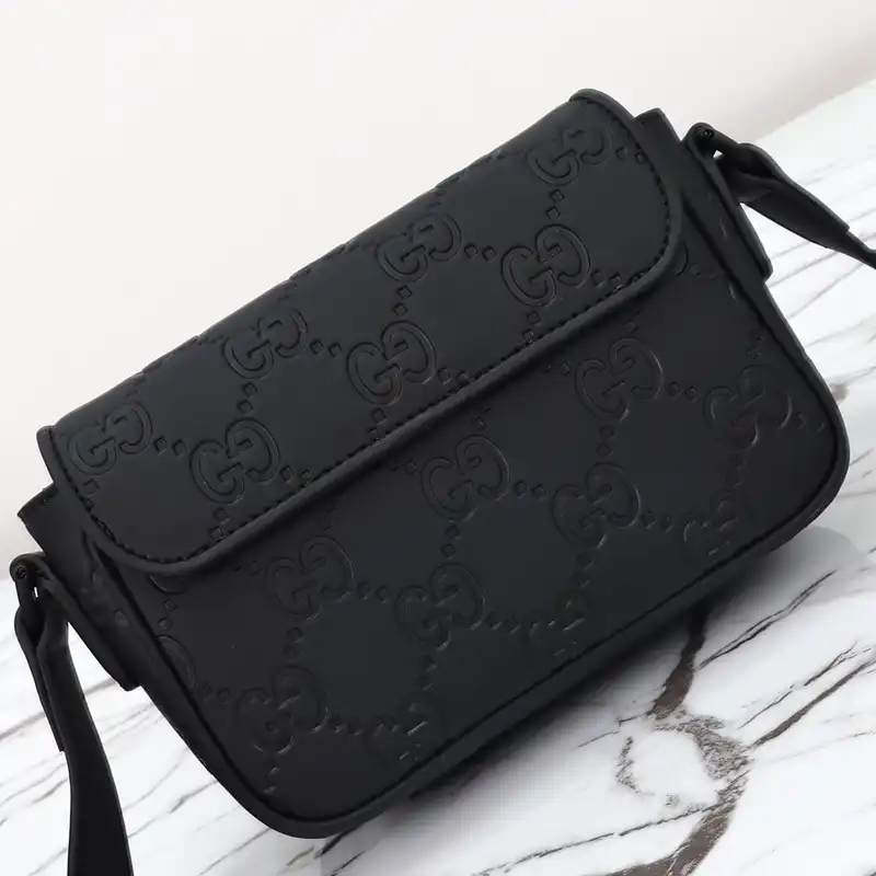 G*u*i bags 2411ya0202