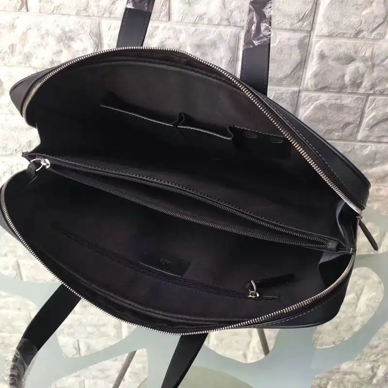 G*u*i bags 2012sh0081