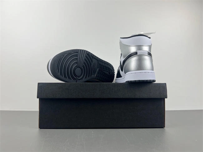 UrbanChic Air Jordan 1 Mid DQ8423- 3581