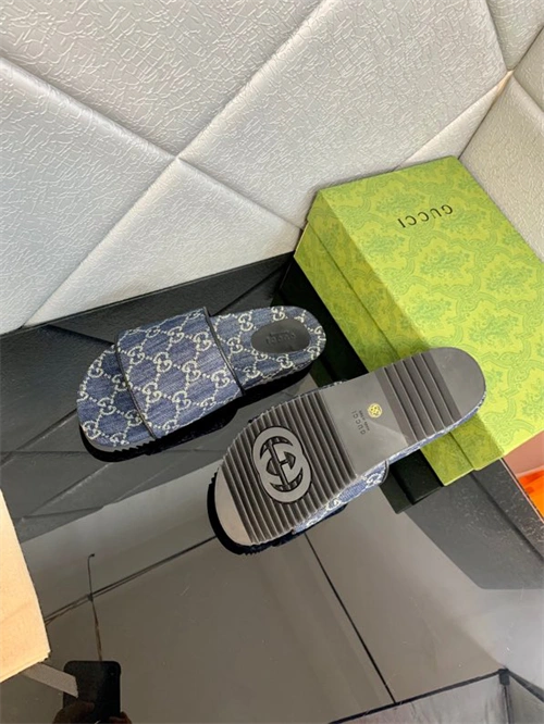 Refined Gocci Slipper 5757