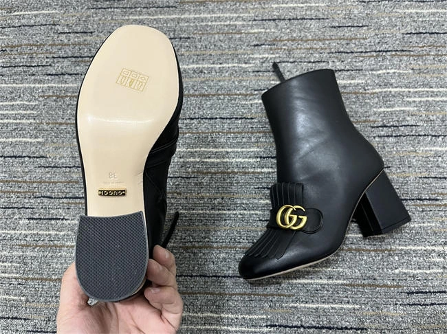 lightweight G*u*i boot women 530