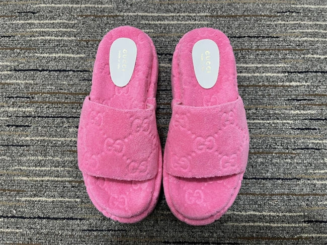 G*u*i side women attractive 460