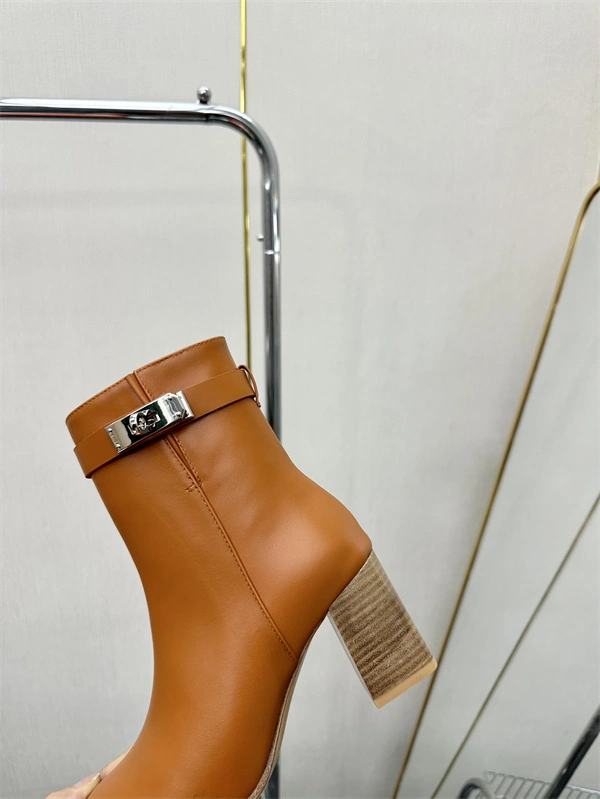 Comfortable H Boot 2416