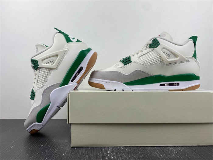 Stretchable Jordan 4 Retro SB Pine Green DR5415- 3895