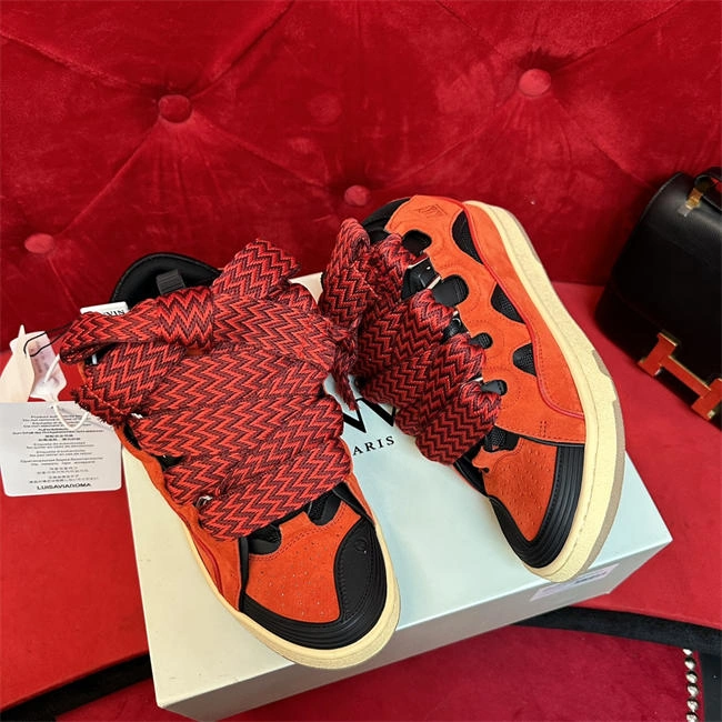 WellDesigned Lanvon Curb Sneaker 925