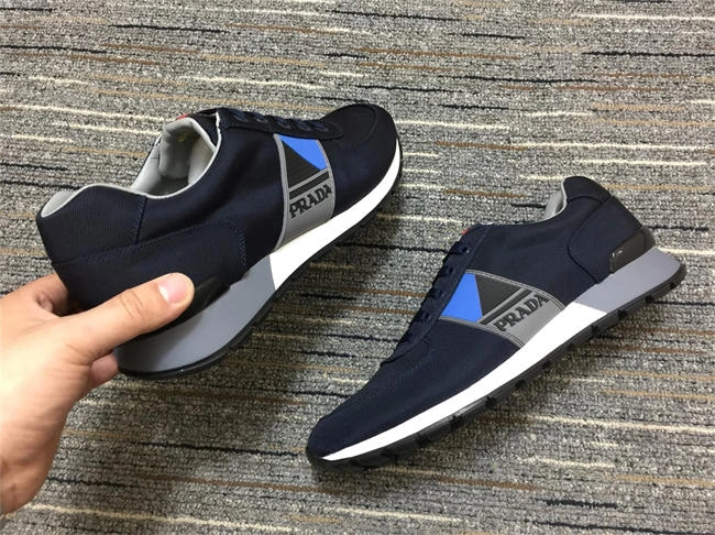 Prada Sneaker ModernLook 3382